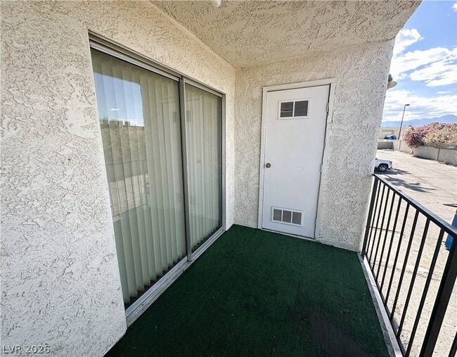 Building Photo - 4744 W Sand Creek Ave
