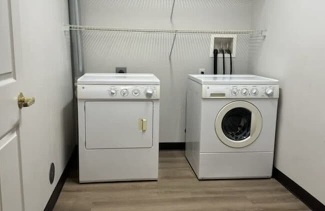 Building Photo - 4321 Country Village Ln