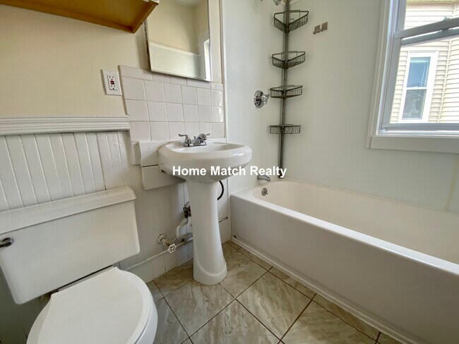 Building Photo - 14 Belknap St