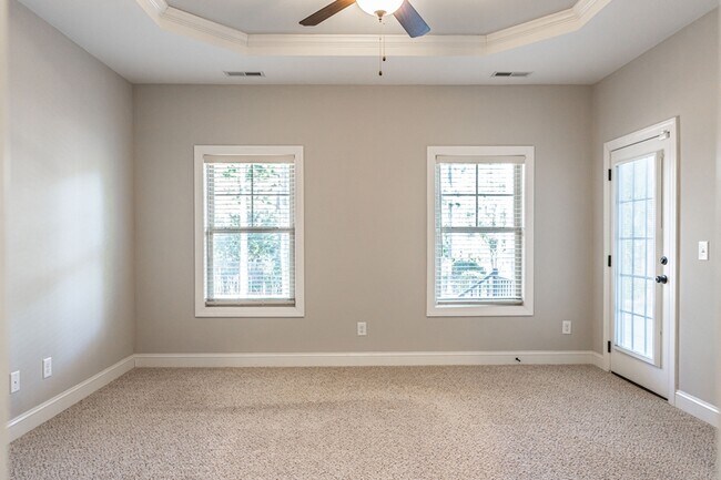 Building Photo - 100 Wiregrass Ln