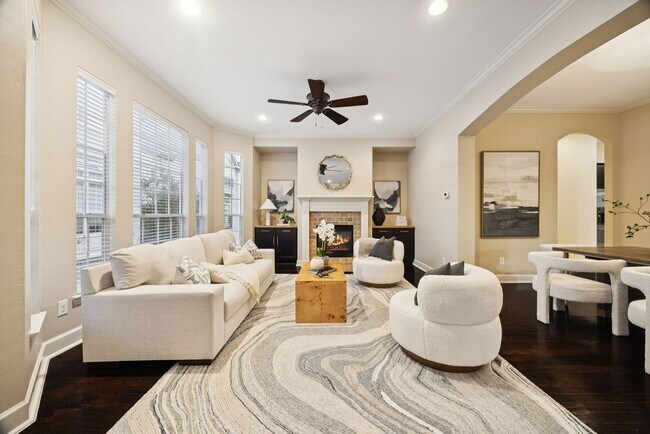 Building Photo - 5407 Lillian St