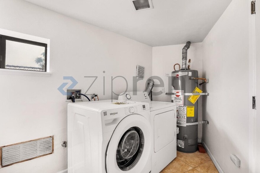 Building Photo - Unit