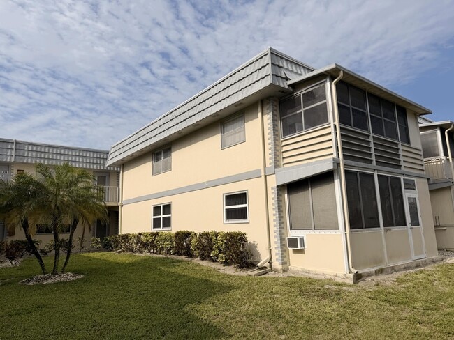 Building Photo - 419 Brittany Dr