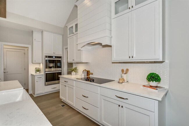 Building Photo - Impeccable 5 Bedroom Beauty in Cornerstone!