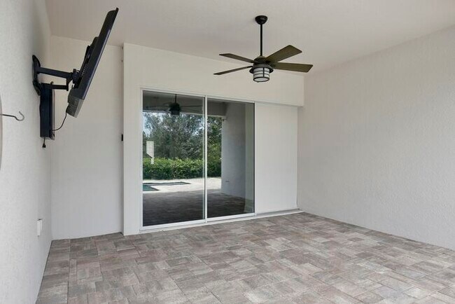 Building Photo - Elegant 5-Bedroom Pool Home for Rent in Sa...