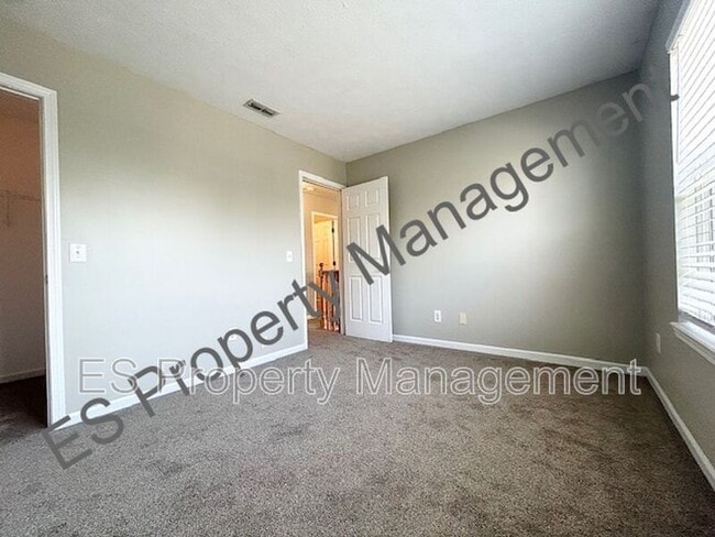 Building Photo - 6647 Crestwell Ln