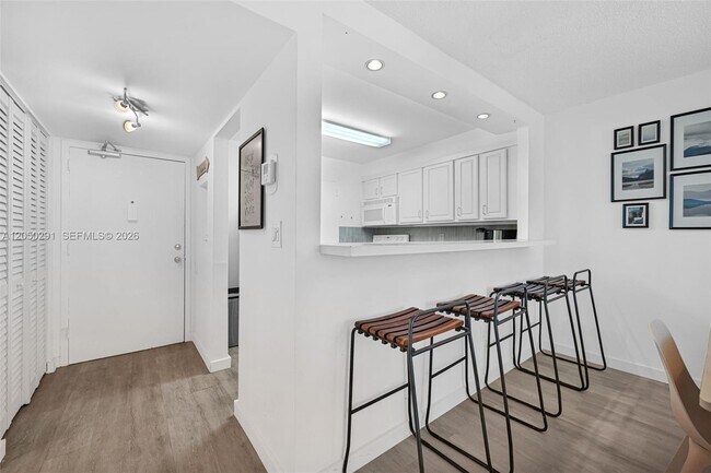 Building Photo - 345 Ocean Dr