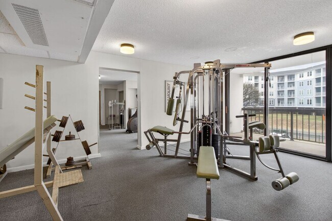 Building Photo - Stunning Condo With Exclusive Bay Views!