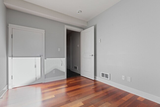 Building Photo - 3Bd/2.5Ba Seattle Townhouse