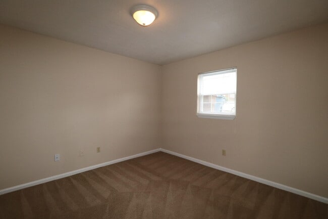 Building Photo - 238 Lakeview Dr