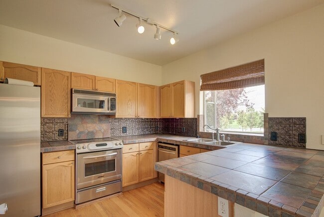 Building Photo - Beautiful home with 3 bedrooms, 2 1/2 bathrooms, 2-car garage ready to move in!  NO PETS & NO SMO...