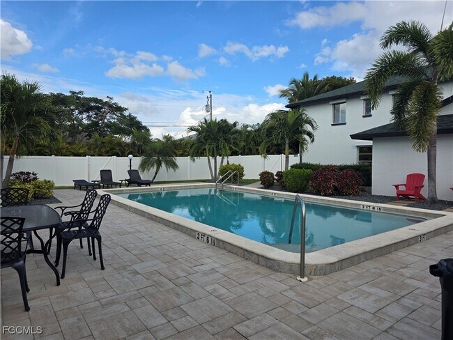 Building Photo - 1507 Cape Coral Pkwy W