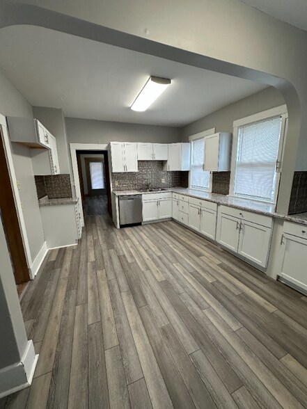 Building Photo - 939 Pershing Ave