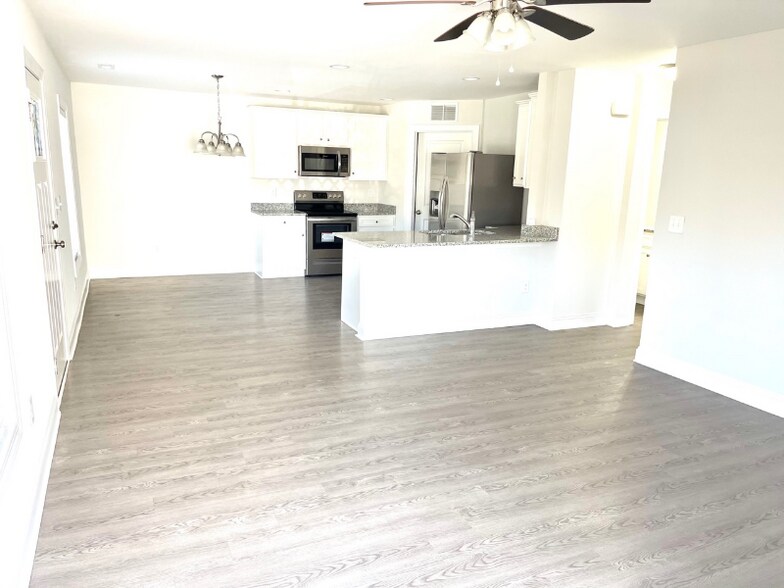 Building Photo - 710 Irene Ave