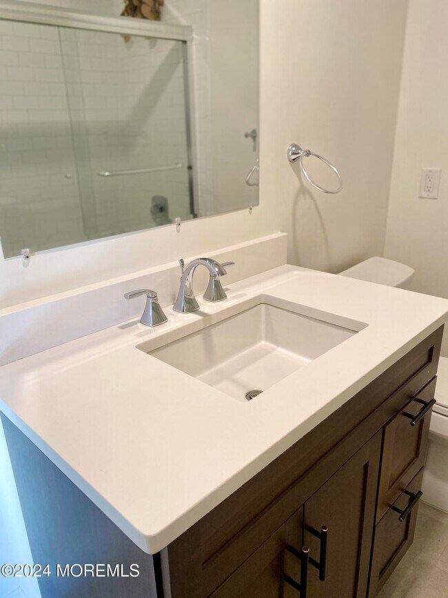 Building Photo - 66 Holly Dr