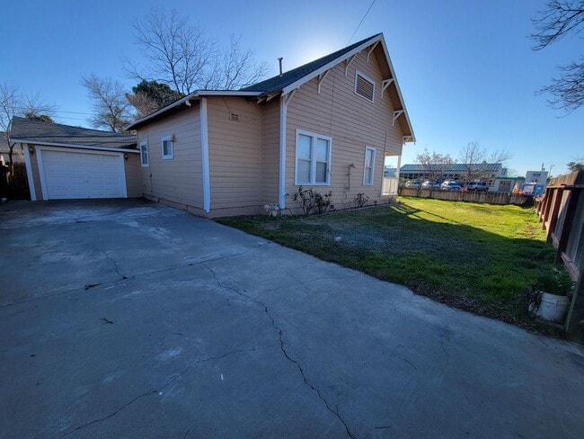 Building Photo - 2 Bedroom 1 Bathroom Home in Corning For R...