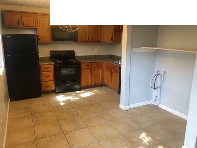 Building Photo - 314 Mount Everest Dr