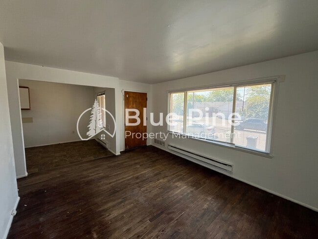 Building Photo - 1015 Russet St