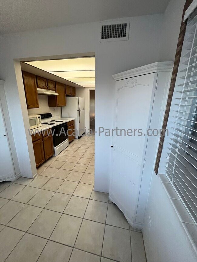 Building Photo - Dorado Country Club Estates