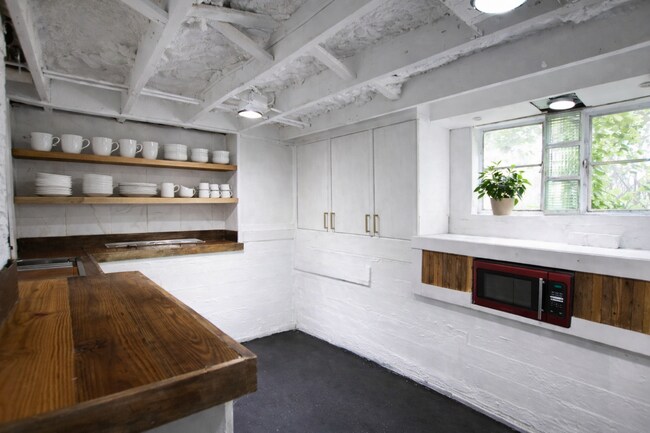 Kitchen - 1713 E Main St