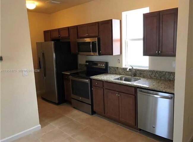 Building Photo - 9401 SW 171st Pl