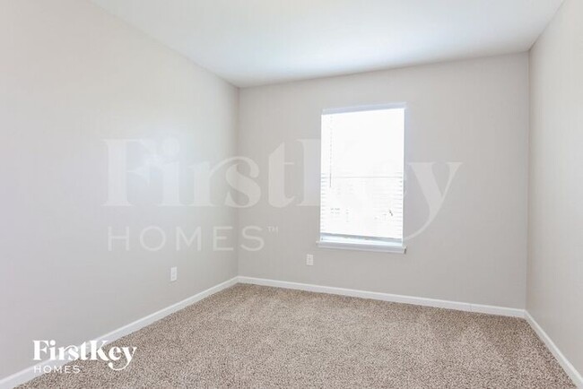 Building Photo - 824 Cadbury Dr