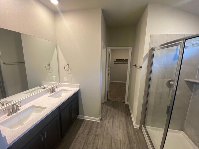 Building Photo - 10301 Mager Ln