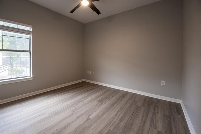 Building Photo - 2320 Gracy Farms Ln
