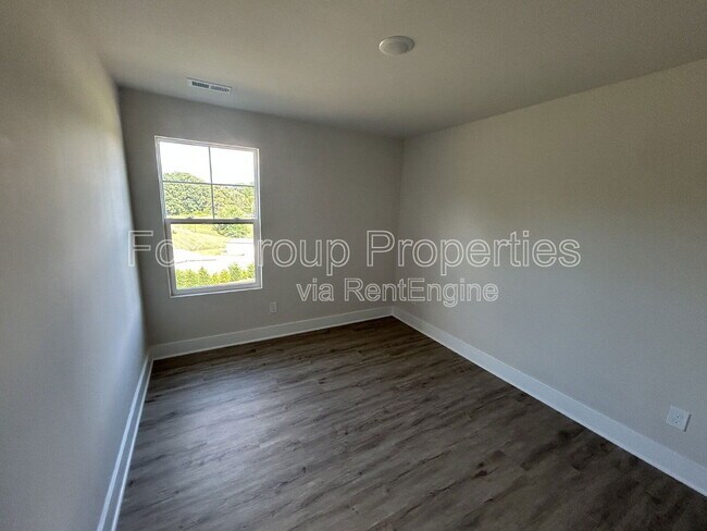 Building Photo - 115 Silverwood Ct