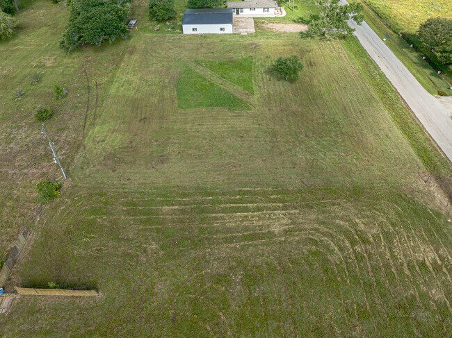 Building Photo - 215 Little Dogie Rd