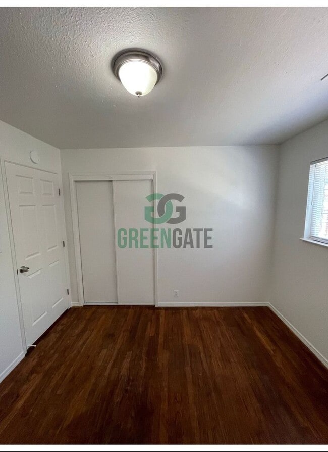 Building Photo - BEAUTIFUL 3 BEDROOM 2 BATH HOME MOVE IN RE...