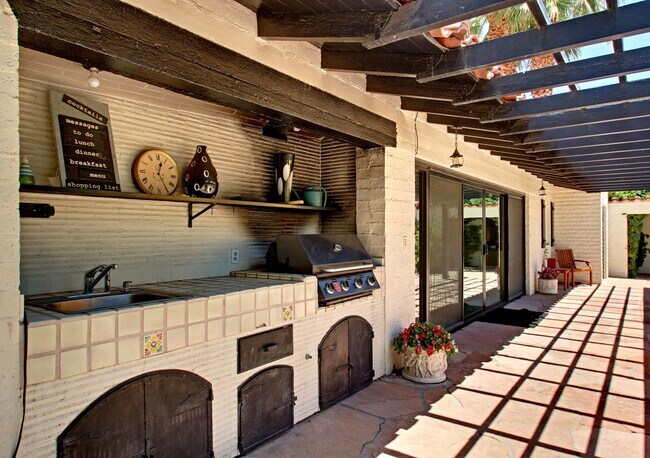 Building Photo - 839 N Avenida Olivos