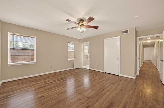 Building Photo - 5646 Hazen St