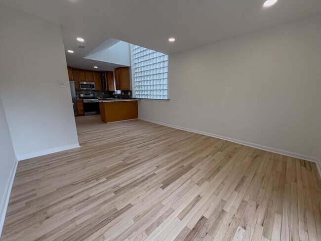 Building Photo - 2036 Wallace St