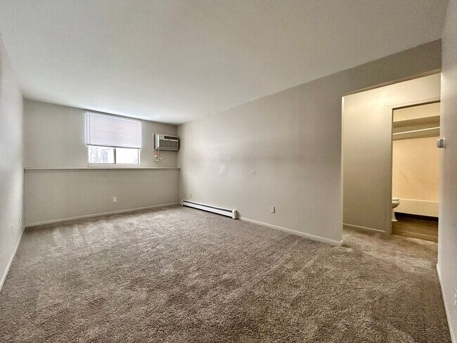 Building Photo - 3924 Kenowa Ave