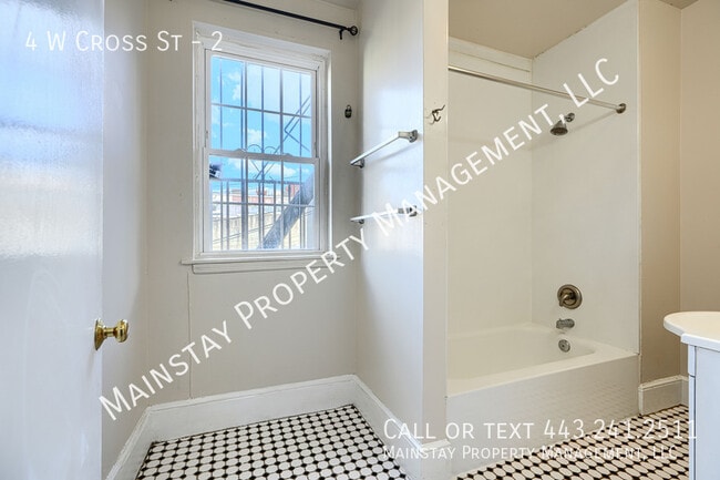 Building Photo - 4 W Cross St