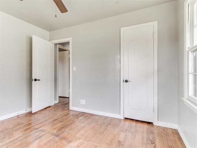 Building Photo - 512 SW 49th St