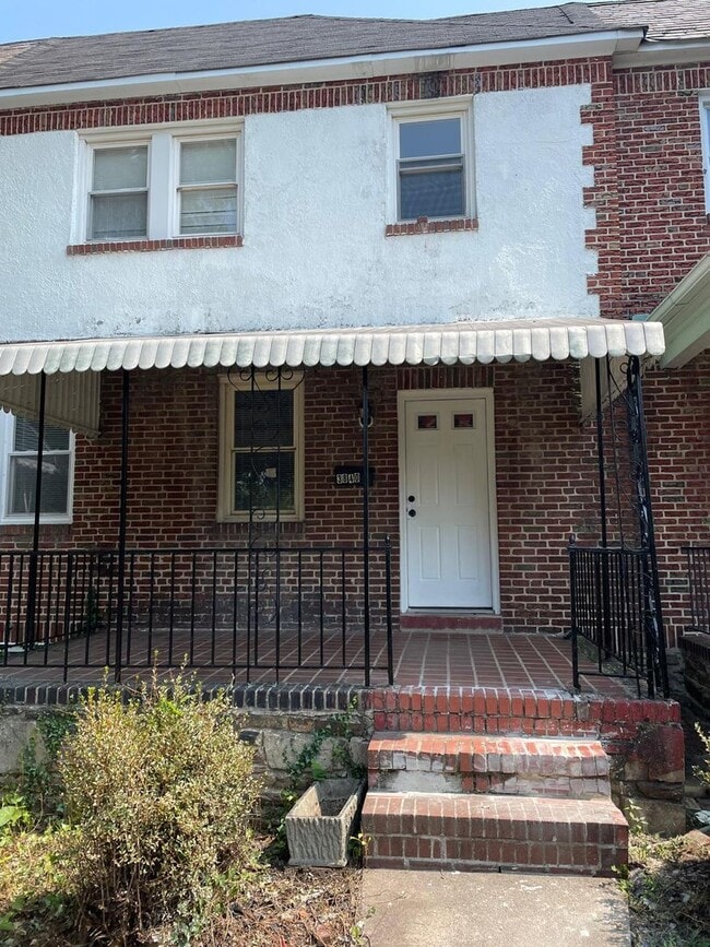 Building Photo - 3840 Dolfield Ave