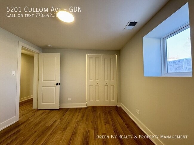 Building Photo - 5201 W Cullom Ave