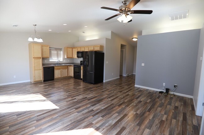 Building Photo - 810 Pinyon PL
