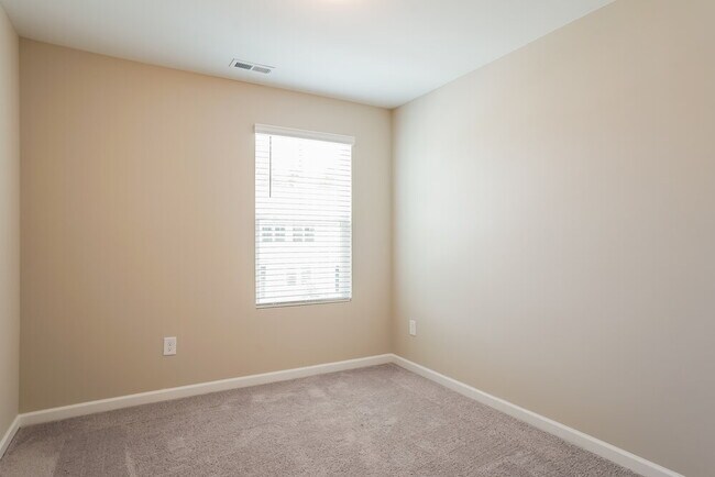 Building Photo - 547 Landing View Dr