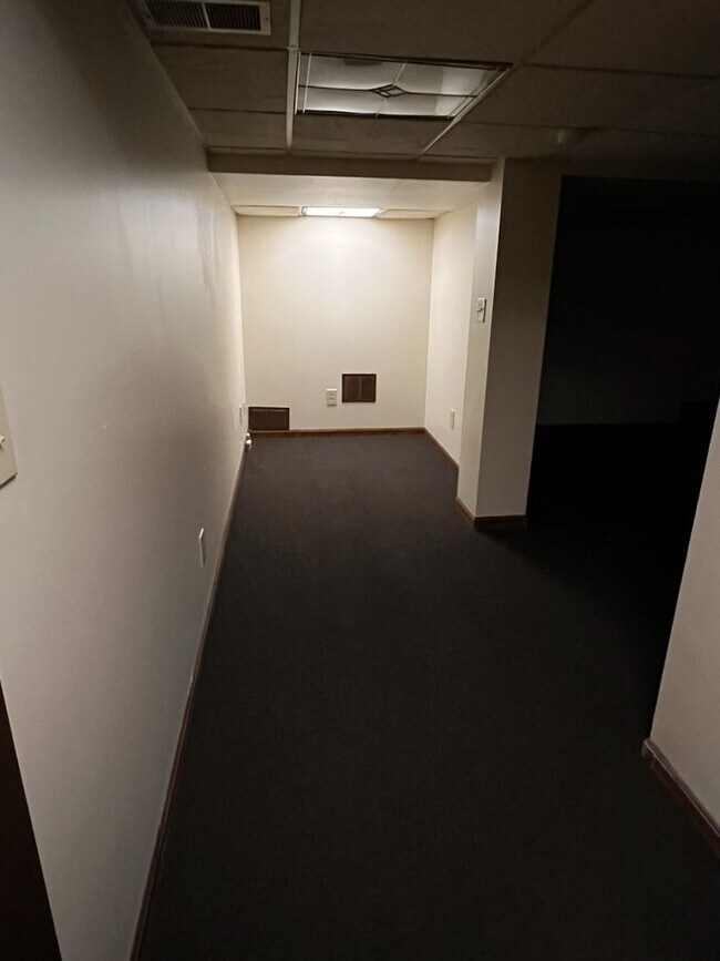 Building Photo - 926 Tibbetts Wick Rd