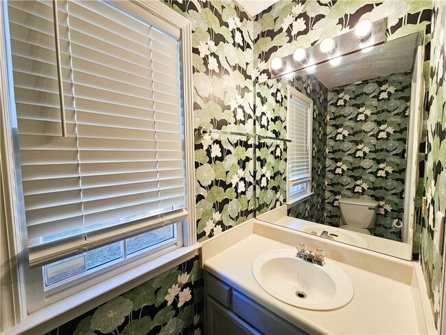 Building Photo - 2825 Binghampton Ln