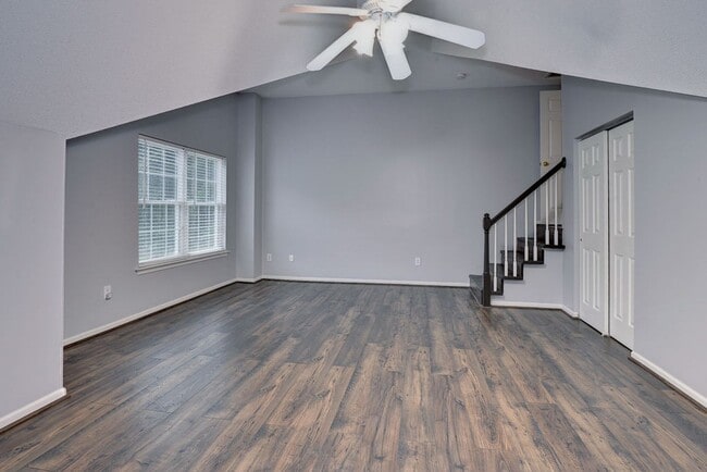 Building Photo - Spacious Home on Wooded Lot!