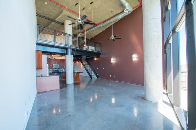 Building Photo - 2 Bed 2 Bath Modern Condo in Uptown Dallas!