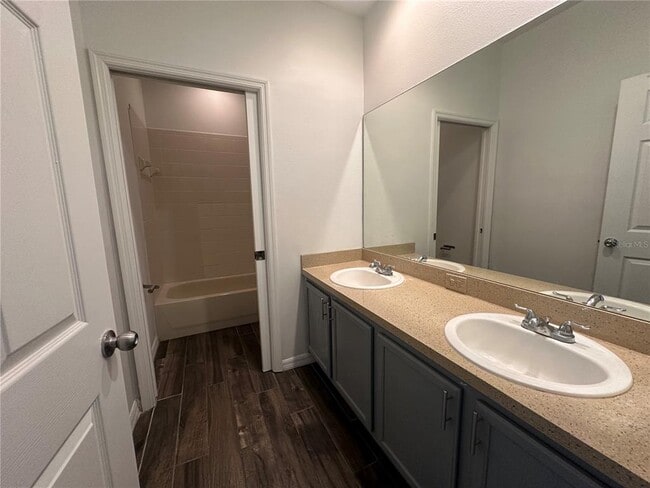 Building Photo - 1941 Island Walk Dr