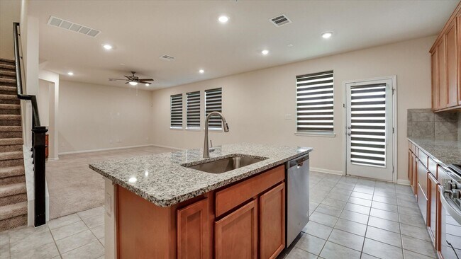 Building Photo - Redland Rd/281 Sienna Subdivision