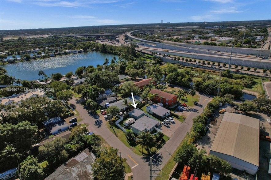 Building Photo - 1904 SW 28th St