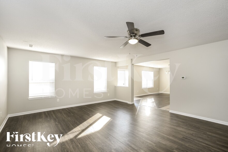 Building Photo - 1451 Round Lake Rd