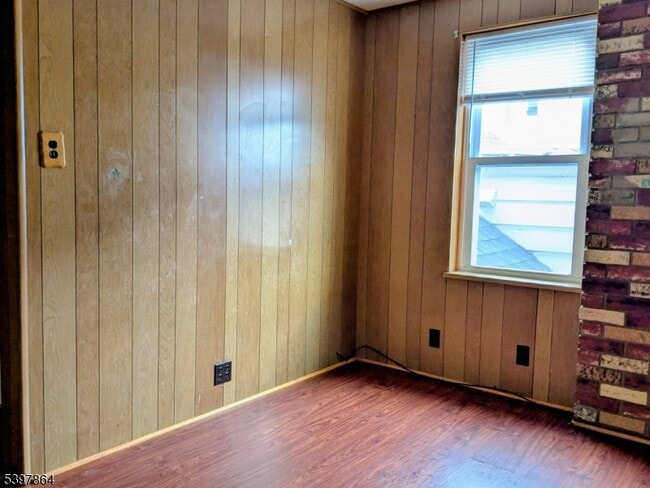 Building Photo - 373 Lincoln St